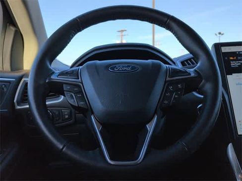 Used 2024 Ford Edge Titanium image 23