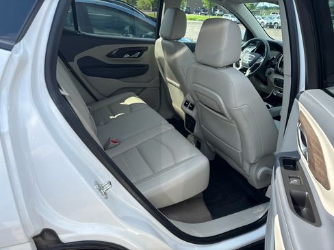 Used 2024 GMC Terrain Denali w/ LPO, Floor Liner Package AWD/4WD image 8