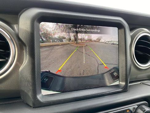 Used 2023 Jeep Gladiator Overland image 20