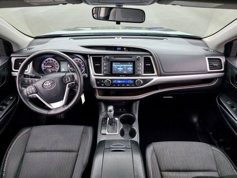 Used 2015 Toyota Highlander LE image 9