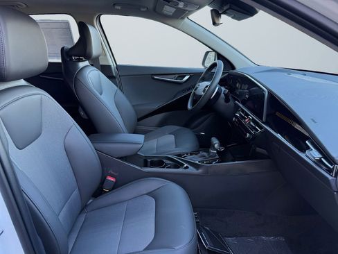 New 2026 Kia Niro EX image 15