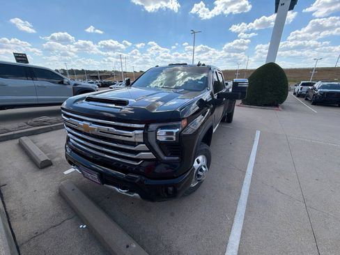 Used 2025 Chevrolet Silverado 3500 High Country w/ High Country Premium Package AWD/4WD image 2