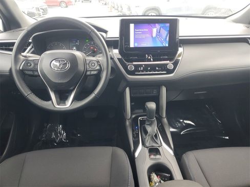 Used 2024 Toyota Corolla Cross SE image 10