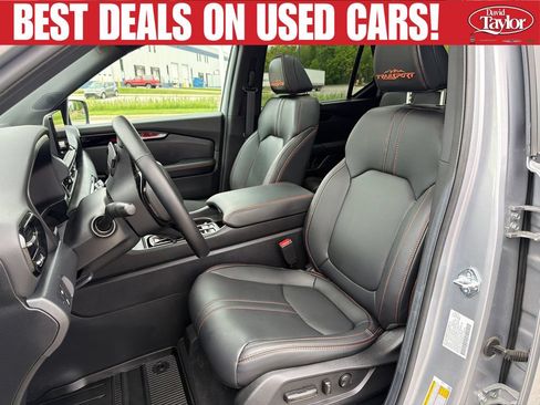 Used 2025 Honda Pilot TrailSport image 11