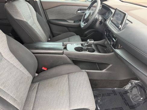 Used 2021 Nissan Rogue SV FWD image 11