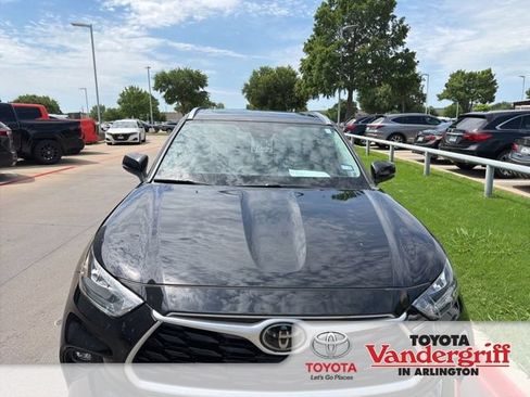 Used 2020 Toyota Highlander XLE FWD image 1