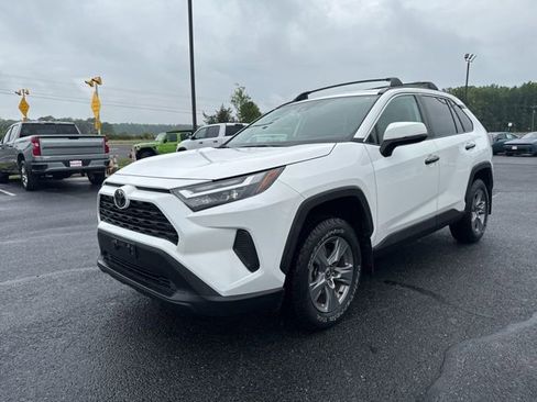 Used 2022 Toyota RAV4 XLE AWD/4WD image 16