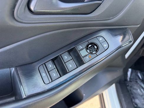 Used 2024 Nissan Rogue S AWD/4WD image 20
