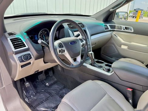 Used 2014 Ford Explorer XLT w/ Equipment Group 202A AWD/4WD image 10