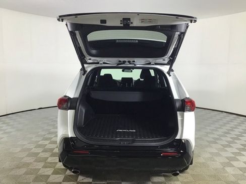 Used 2023 Toyota RAV4 SE w/ Weather & Moonroof Package image 21