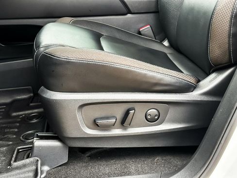 Used 2023 Nissan Pathfinder SL image 15