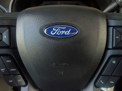 Used 2022 Ford F250 XL w/ Power Equipment Group image 5