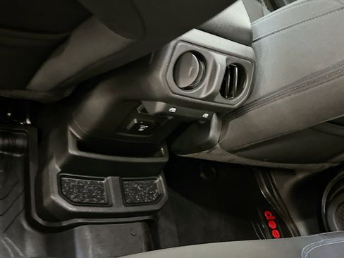 Used 2023 Jeep Wrangler Rubicon w/ Cold Weather Group image 28