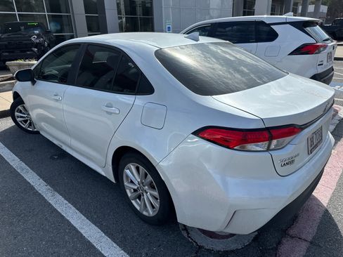 Used 2023 Toyota Corolla LE w/ LE Convenience Package image 3