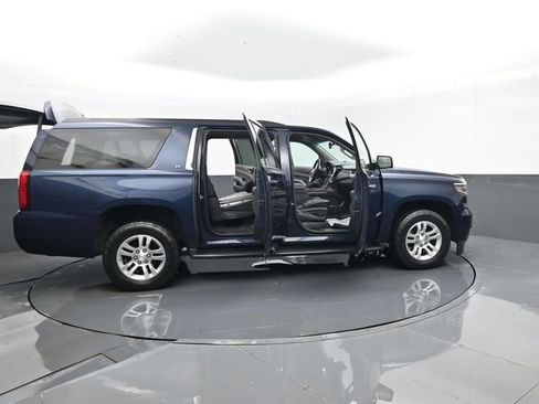 Used 2017 Chevrolet Suburban LT AWD/4WD image 31