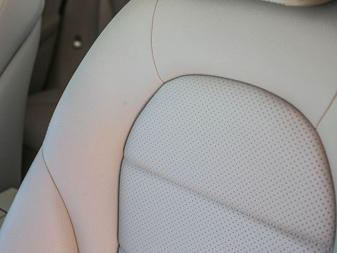 Used 2018 Mercedes-Benz GLC 300 4MATIC image 26