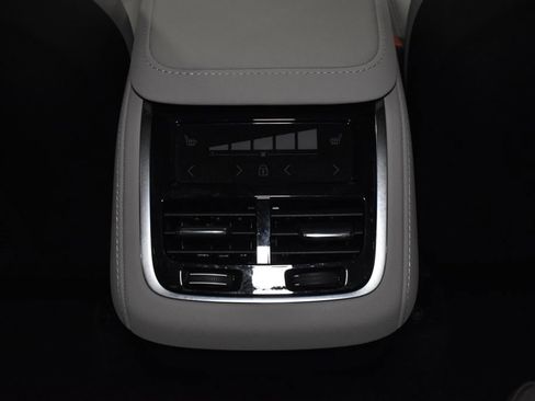 Used 2026 Volvo XC90 B6 Ultra w/ Lounge Package AWD/4WD image 36
