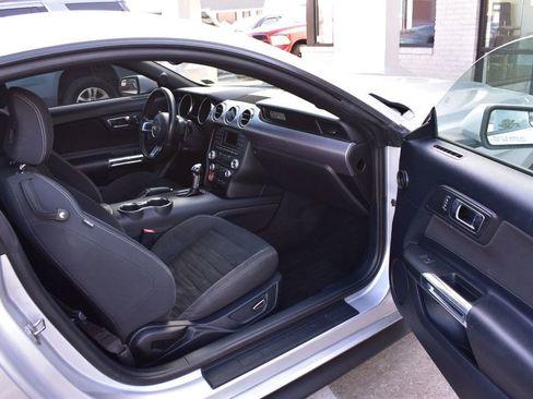 Used 2016 Ford Mustang Coupe RWD image 17
