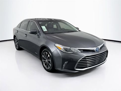 Used 2018 Toyota Avalon XLE Premium image 4