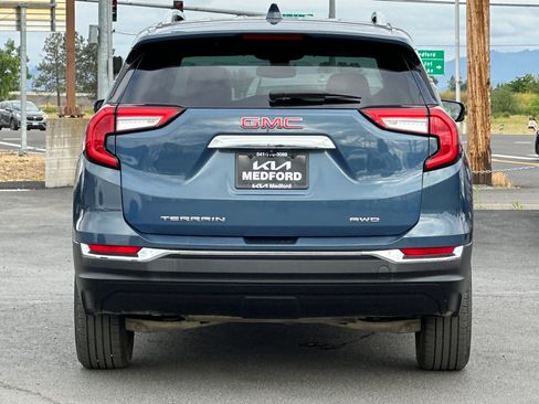 Used 2024 GMC Terrain SLT AWD/4WD image 5