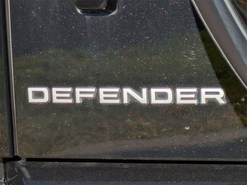 Used 2022 Land Rover Defender 110 image 9