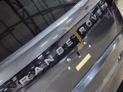 Used 2024 Land Rover Range Rover Long Wheelbase Autobiography image 23