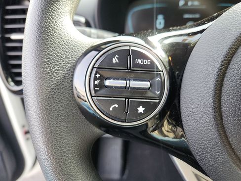 Certified 2025 Kia Soul S image 21