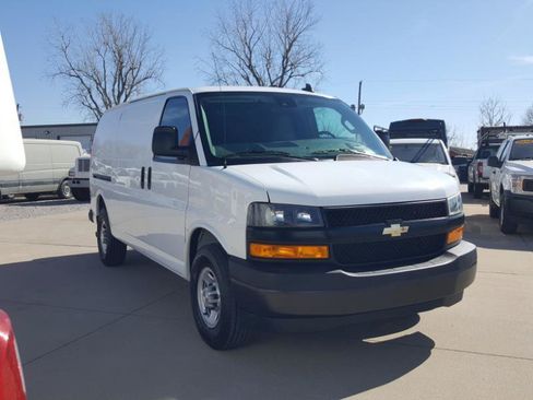 Used 2021 Chevrolet Express 2500 w/ Driver Convenience Package RWD image 5