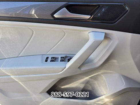 Used 2023 Volkswagen Tiguan SE image 30