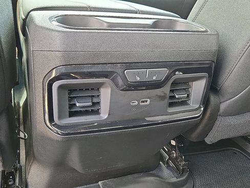 Used 2024 GMC Sierra 2500 AT4 w/ Technology Package AWD/4WD image 17