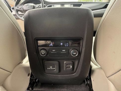 Used 2019 Buick Enclave Essence FWD image 76