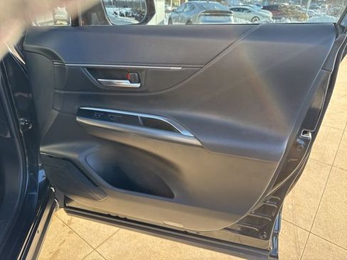Used 2023 Toyota Venza Limited image 31