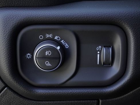 New 2026 RAM 1500 4x4 Crew Cab image 13