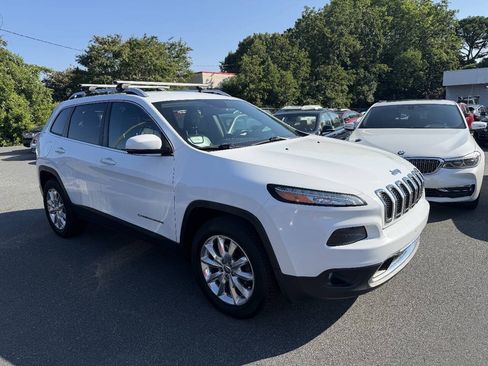 Used 2017 Jeep Cherokee Limited AWD/4WD image 3
