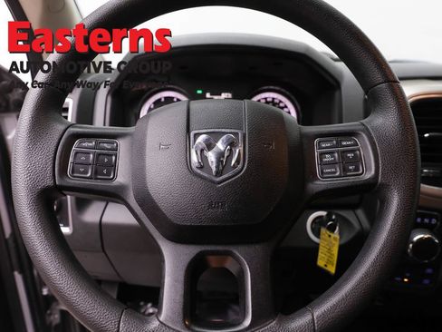Used 2019 RAM 1500 Classic SLT AWD/4WD image 10