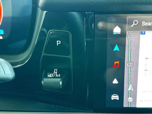 Used 2025 Porsche Cayenne Coupe image 17