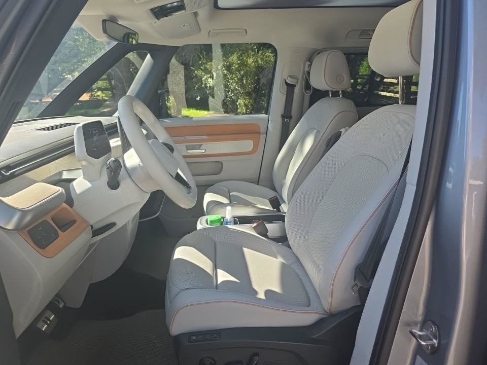 Used 2025 Volkswagen ID. Buzz 1st Edition RWD image 21
