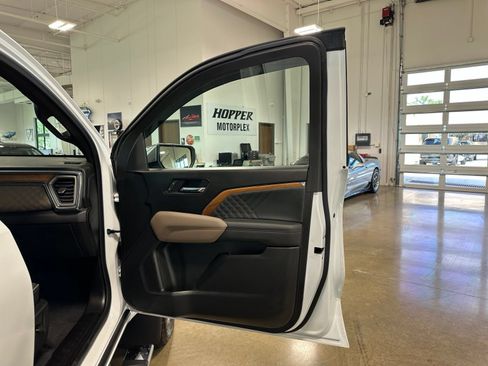 Used 2024 GMC Canyon Denali AWD/4WD image 36