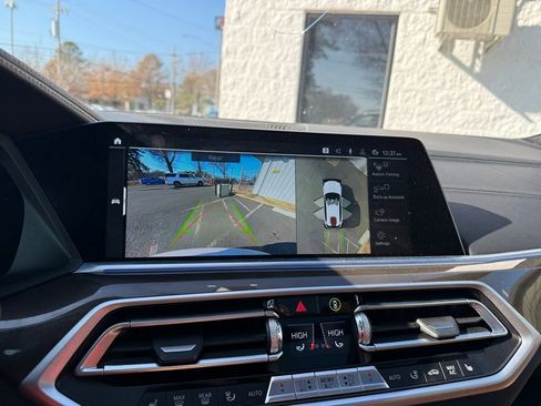 Used 2022 BMW X5 xDrive40i w/ M Sport Package image 9