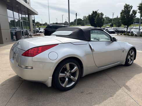 Used 2008 Nissan 350Z Touring RWD image 10