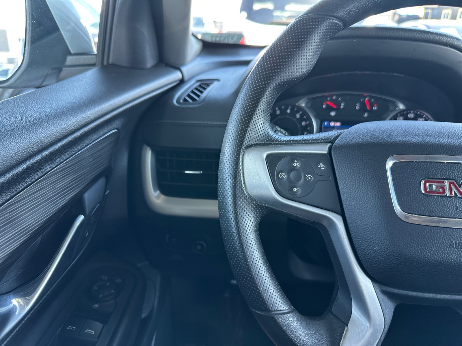 Used 2024 GMC Terrain SLE FWD image 20