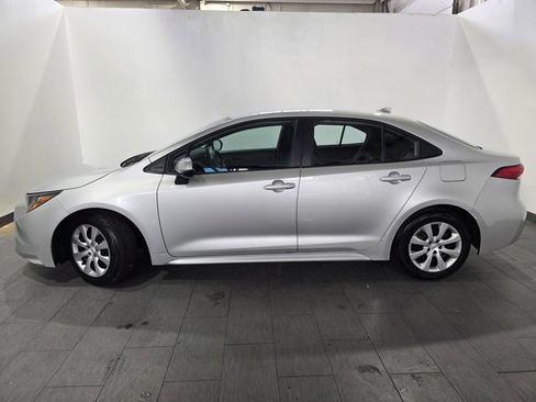 Used 2025 Toyota Corolla LE image 2