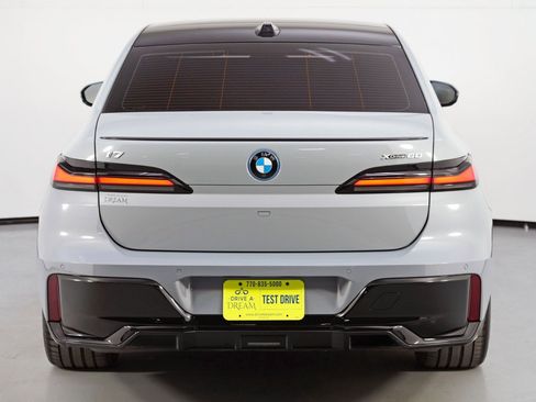 Used 2024 BMW i7 xDrive60 w/ Premium Package image 60
