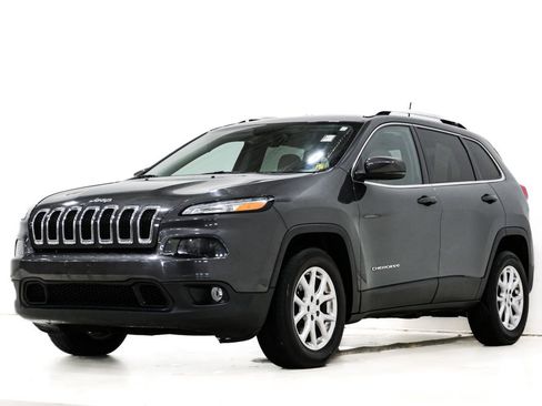 Used 2016 Jeep Cherokee Latitude w/ Comfort/Convenience Group image 3