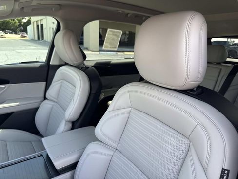 New 2026 Lincoln Nautilus Reserve AWD/4WD image 21