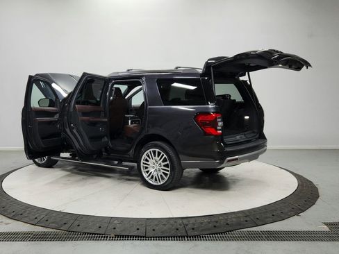 Used 2024 Ford Expedition Limited AWD/4WD image 13