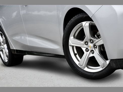 Used 2018 Chevrolet Volt LT w/ LT Driver Confidence Package FWD image 11