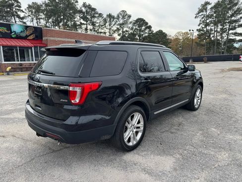 Used 2016 Ford Explorer XLT w/ Equipment Group 202A image 5