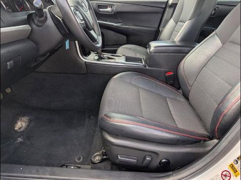 Used 2017 Toyota Camry SE FWD image 12