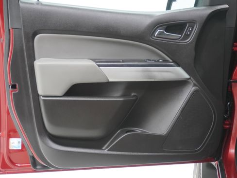Used 2015 Chevrolet Colorado LT AWD/4WD image 15